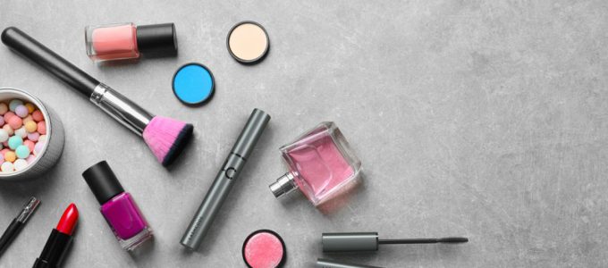 Tre typer af øjenvipper og en Lashcode mascara. Stringent kosmetiktest