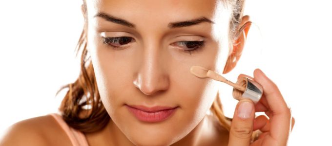 you should choose the one with a short list of ingredients when it comes to opting for an eyelash serum.

Hvilket øjenvippeserum skal du vælge?